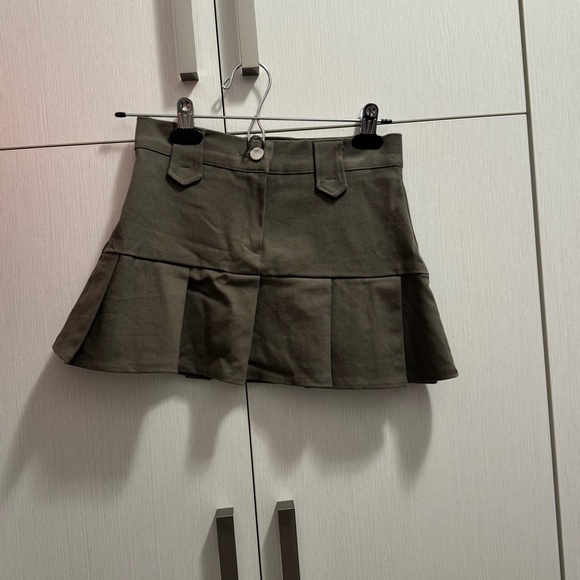 OAK + FORT Cargo Pleated Mini Skirt - Picture 2 of 5